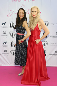 'Golden Things meets Pink Carpet' Pre-Closing Finissage in Hamburg