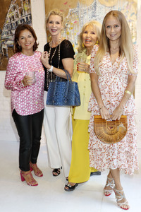 'Golden Things meets Pink Carpet' Pre-Closing Finissage in Hamburg