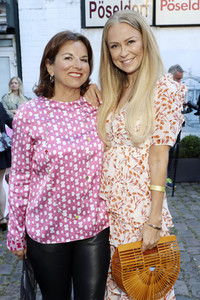 'Golden Things meets Pink Carpet' Pre-Closing Finissage in Hamburg