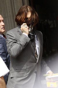 Johnny Depp vor dem High Court in London
