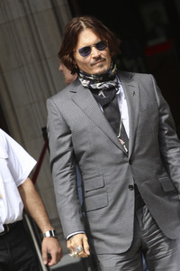 Johnny Depp vor dem High Court in London