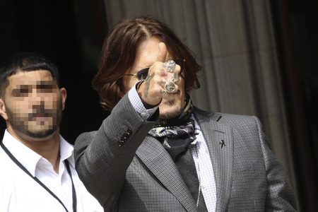 Johnny Depp vor dem High Court in London
