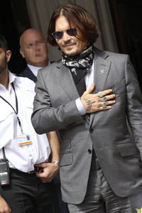 Johnny Depp vor dem High Court in London