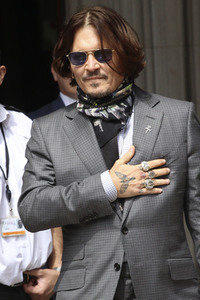 Johnny Depp vor dem High Court in London