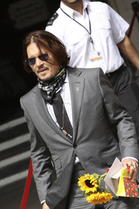 Johnny Depp vor dem High Court in London