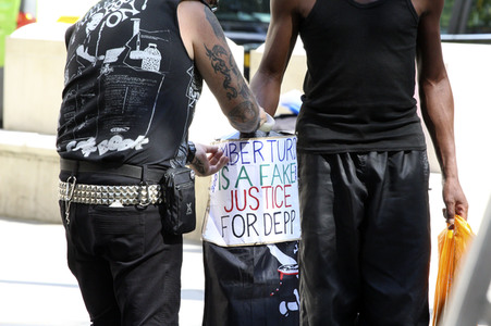 Johnny Depp vor dem High Court in London