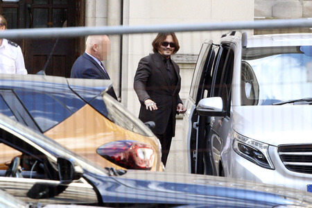 Johnny Depp vor dem High Court in London