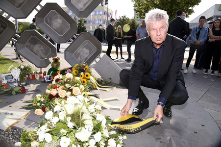 Kranzniederlegung die Opfer des Attentats am Olympia-Einkaufszentrum in München