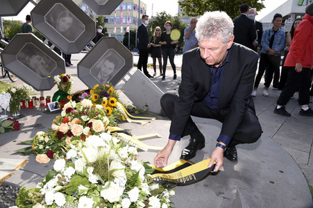 Kranzniederlegung die Opfer des Attentats am Olympia-Einkaufszentrum in München