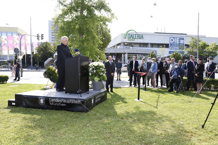 Kranzniederlegung die Opfer des Attentats am Olympia-Einkaufszentrum in München