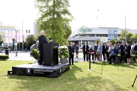 Kranzniederlegung die Opfer des Attentats am Olympia-Einkaufszentrum in München