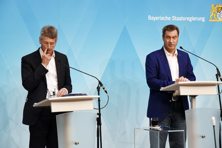 Pressekonferenz zum Schul-Digitalisierungsgipfel in München