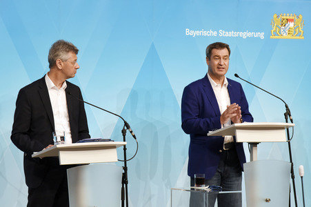 Pressekonferenz zum Schul-Digitalisierungsgipfel in München