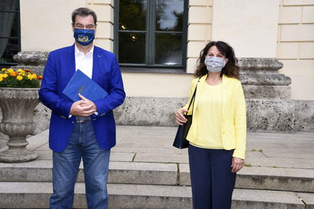 Pressekonferenz zum Schul-Digitalisierungsgipfel in München