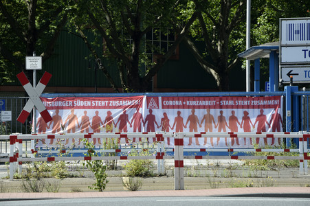 Plakate zur Solidarität der Stahlarbeiter in Duisburg