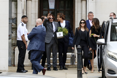 Johnny Depp vor dem High Court in London