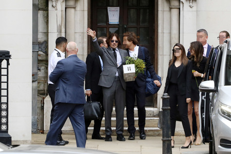 Johnny Depp vor dem High Court in London