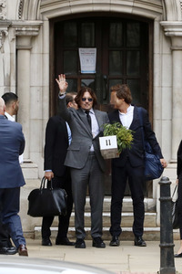 Johnny Depp vor dem High Court in London