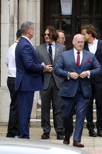 Johnny Depp vor dem High Court in London