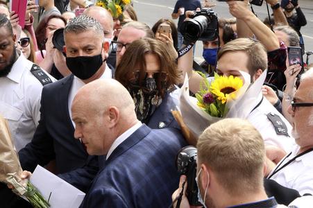 Johnny Depp vor dem High Court in London