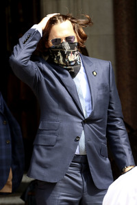Johnny Depp vor dem High Court in London
