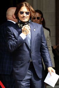 Johnny Depp vor dem High Court in London