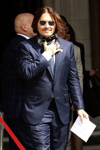Johnny Depp vor dem High Court in London