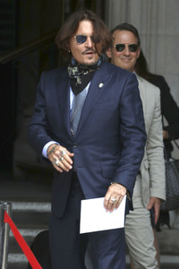 Johnny Depp vor dem High Court in London