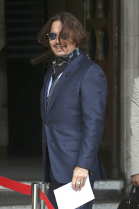 Johnny Depp vor dem High Court in London