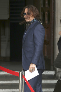 Johnny Depp vor dem High Court in London