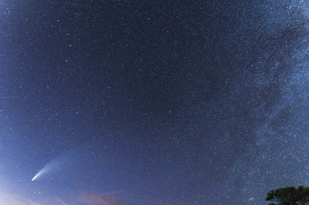 Komet Neowise gesehen vom Cap de Formentor