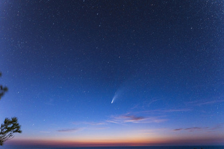 Komet Neowise gesehen vom Cap de Formentor