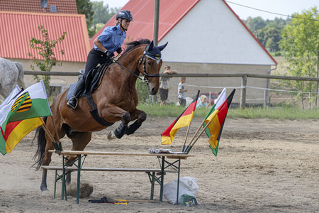Ministerpräsident Michael Kretschmer zu Besuch bei Polizei-Reiterstaffel in Radeberg