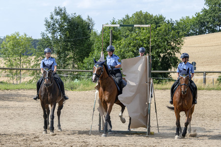 Ministerpräsident Michael Kretschmer zu Besuch bei Polizei-Reiterstaffel in Radeberg