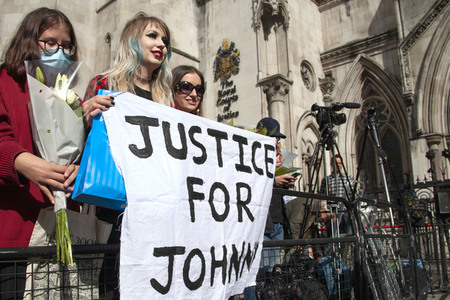 Johnny Depp vor dem High Court in London