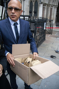 Johnny Depp vor dem High Court in London