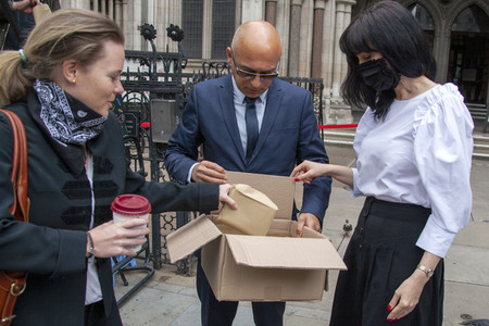 Johnny Depp vor dem High Court in London