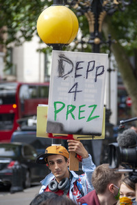 Johnny Depp vor dem High Court in London