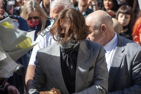 Johnny Depp vor dem High Court in London