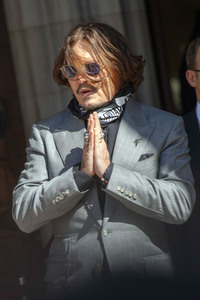 Johnny Depp vor dem High Court in London