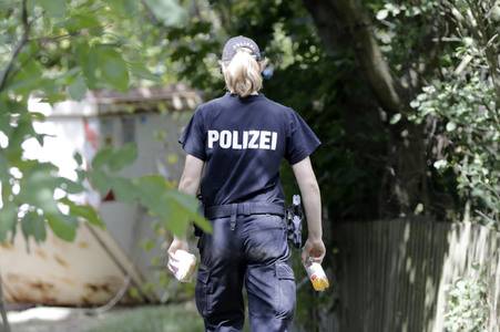 Ermittlungen des BKA im Fall Maddie McCann in einem Schrebergarten in Seelze