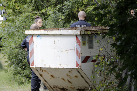 Ermittlungen des BKA im Fall Maddie McCann in einem Schrebergarten in Seelze