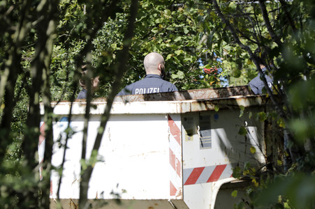 Ermittlungen des BKA im Fall Maddie McCann in einem Schrebergarten in Seelze