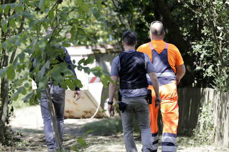 Ermittlungen des BKA im Fall Maddie McCann in einem Schrebergarten in Seelze