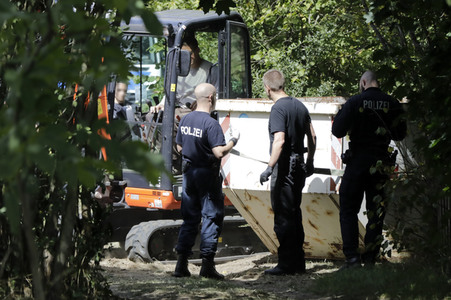 Ermittlungen des BKA im Fall Maddie McCann in einem Schrebergarten in Seelze