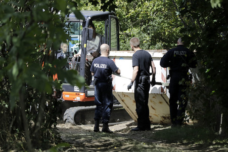 Ermittlungen des BKA im Fall Maddie McCann in einem Schrebergarten in Seelze
