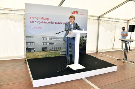 Fototermin zur Fertigstellung des Dienstgebäudes der Bundespolizei am BER in Berlin