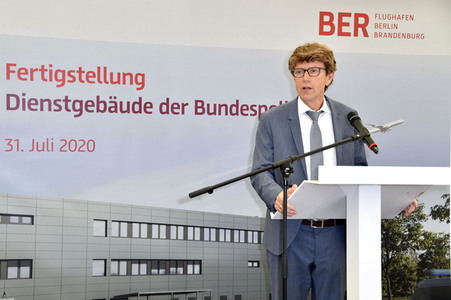 Fototermin zur Fertigstellung des Dienstgebäudes der Bundespolizei am BER in Berlin