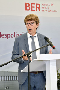 Fototermin zur Fertigstellung des Dienstgebäudes der Bundespolizei am BER in Berlin