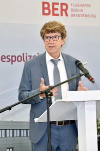 Fototermin zur Fertigstellung des Dienstgebäudes der Bundespolizei am BER in Berlin